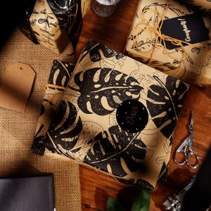 Papier d'emballage cadeau noir en feuille d'or – Image 2