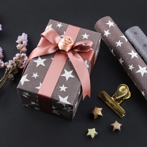 Papier cadeau à rayures colorées – Image 4