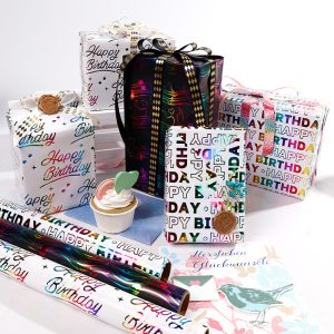 Papier cadeau d'anniversaire avec estampage doré – Image 2