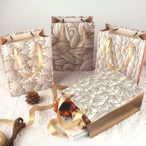 Sac cadeau estampé doré – Image 1